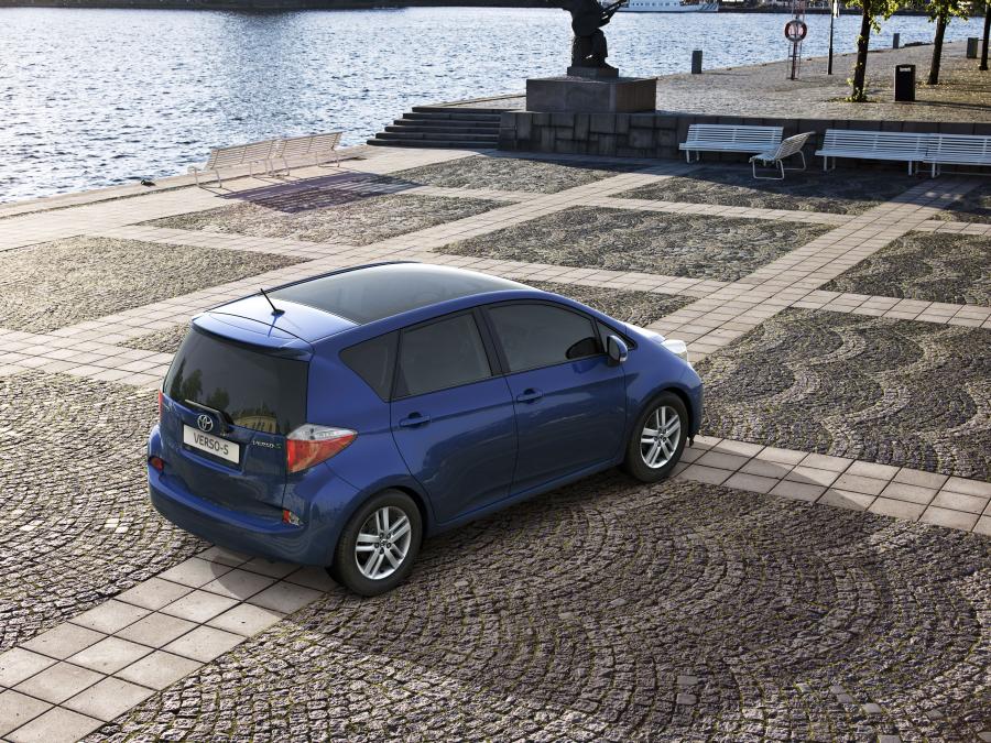  Toyota Verso-S 2010 года  (фото 11 из 109)